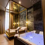 לינה וארוחת בוקר Gold Suite&spa 4*